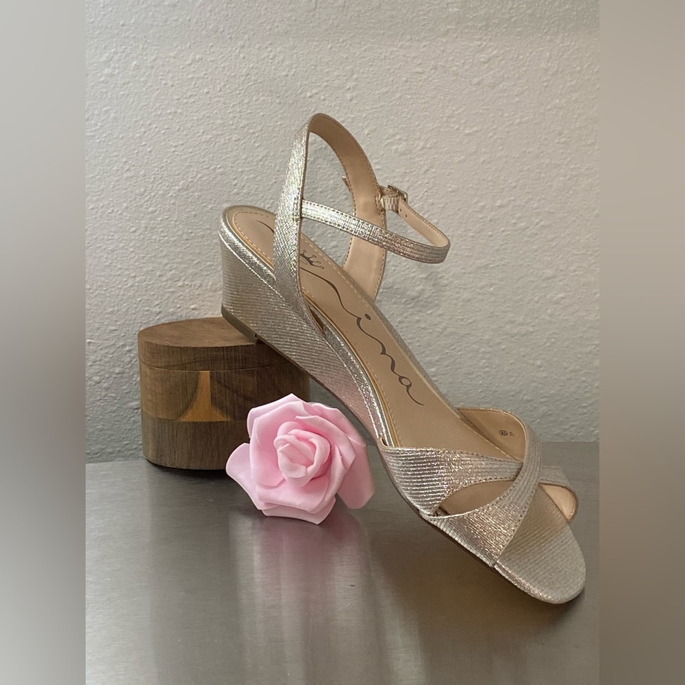 NEW..NINA WOMENS METALLIC CHAMPAGNE WEDGE SANDALS